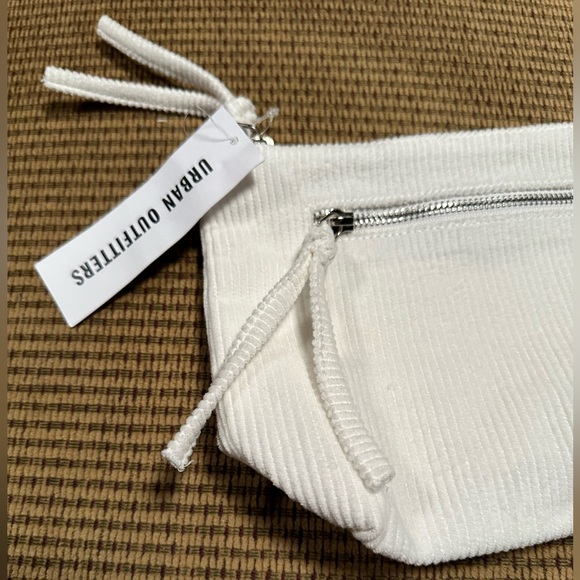 Urban Outfitters Perfect Corduroy Pouch - Picture 3 of 10